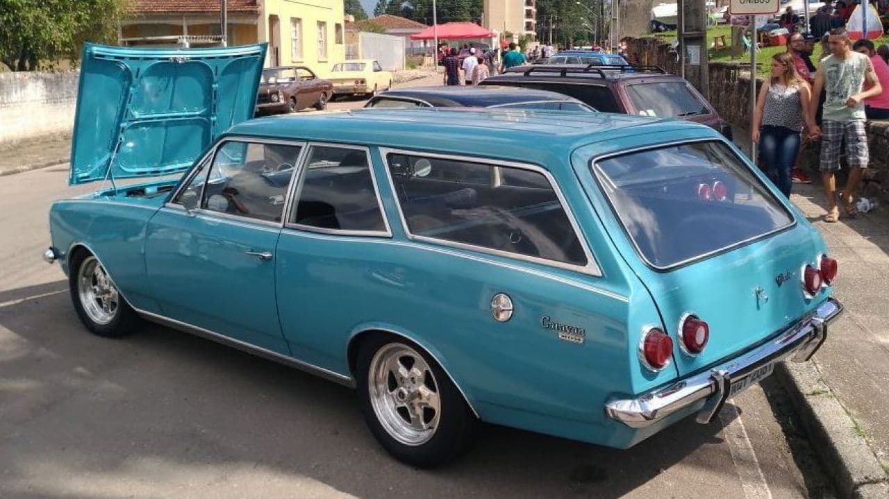 CHEVROLET CARAVAN 1975