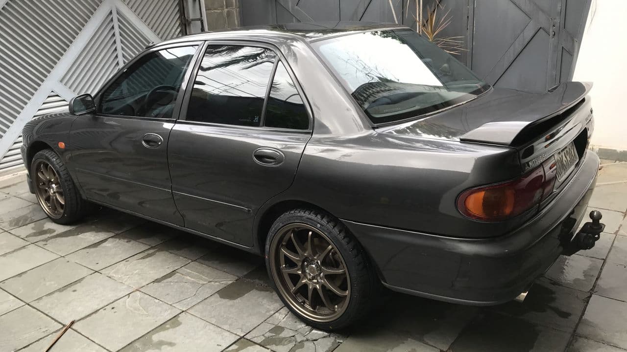 MITSUBISHI LANCER 1995