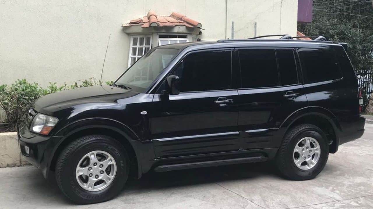 MITSUBISHI PAJERO FULL 2002