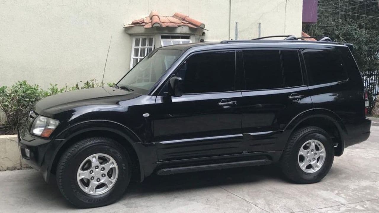 MITSUBISHI PAJERO FULL 2002