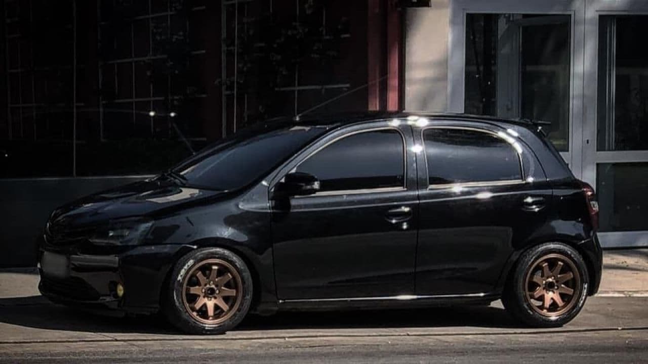 TOYOTA ETIOS HATCH 2015