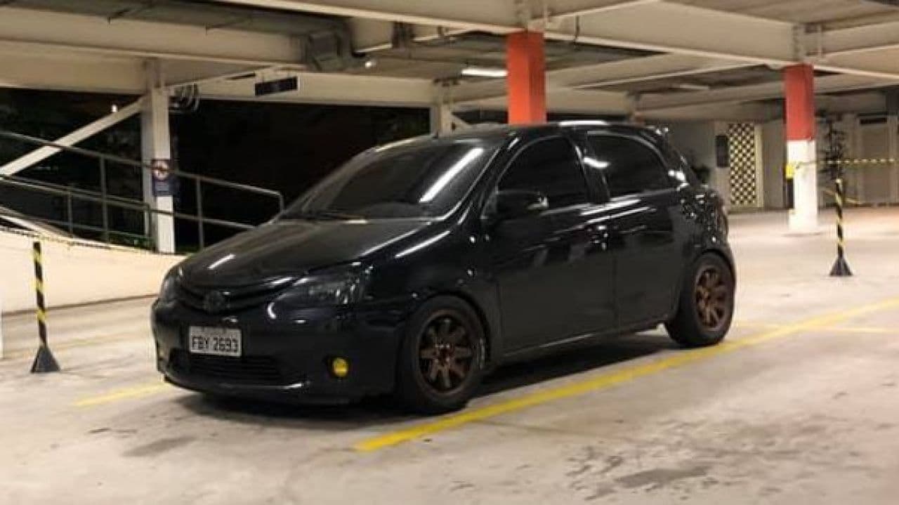 TOYOTA ETIOS HATCH 2015